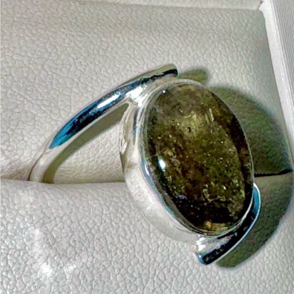 **Price Drop** Sterling Silver Labradorite size 9 Enhance your clairvoyance - Picture 3 of 7